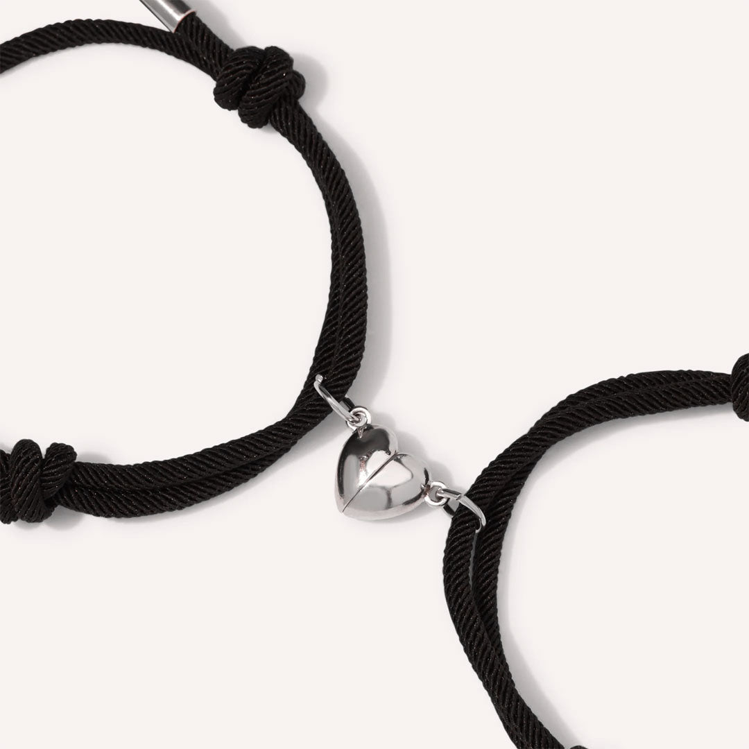 Pulseiras magnéticas com corações ❤️