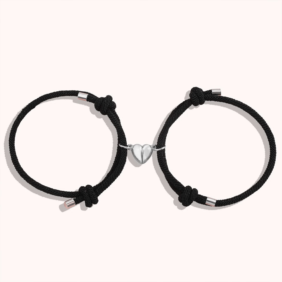 Pulseiras magnéticas com corações ❤️