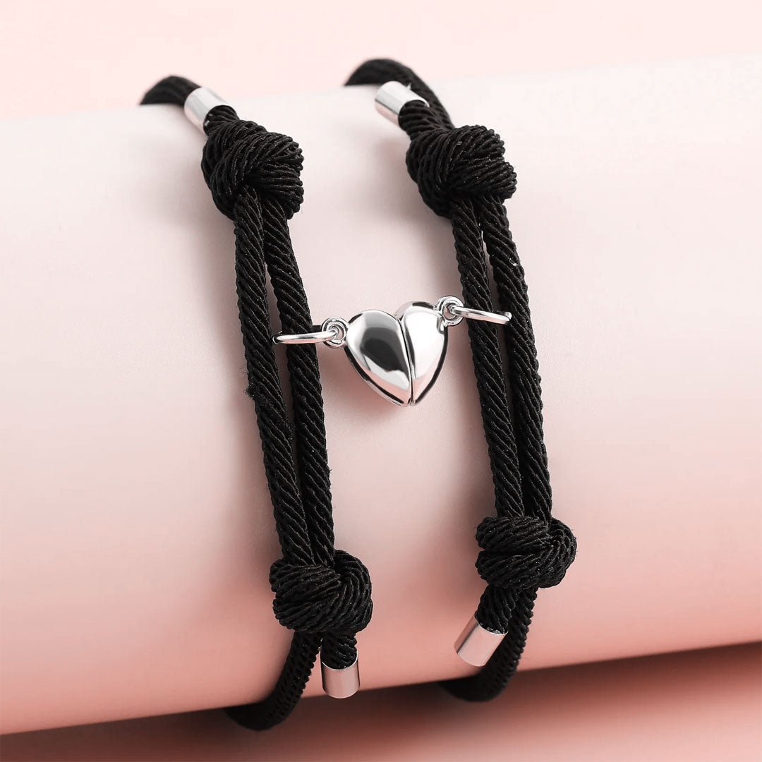 Pulseiras magnéticas com corações ❤️