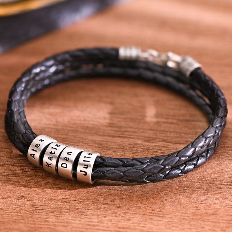Bracelete Homem em Couro Preto – Personalizável com Acabamentos em Prateado ou Ouro