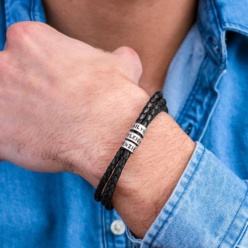 Bracelete Homem em Couro Preto – Personalizável com Acabamentos em Prateado ou Ouro