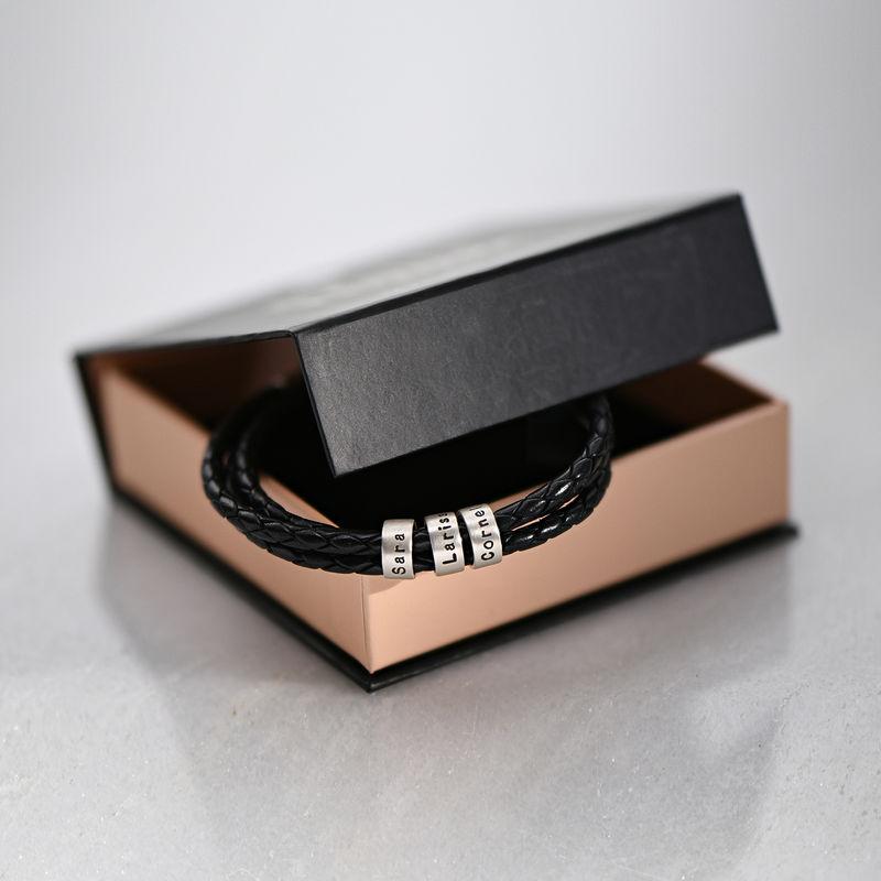 Bracelete Homem em Couro Preto – Personalizável com Acabamentos em Prateado ou Ouro