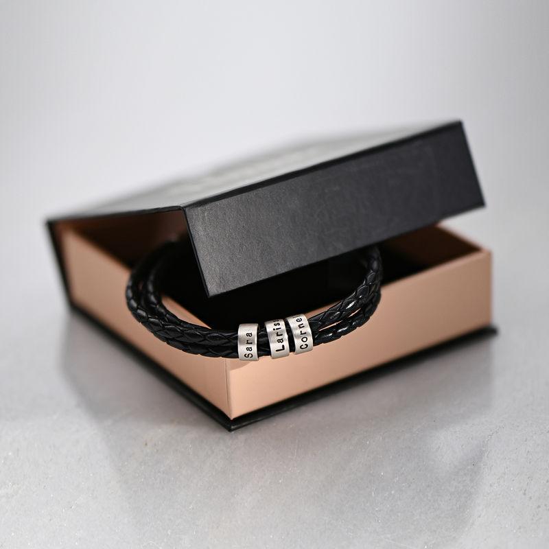 Pulsera de Hombre de Cuero Negro – Personalizable con Acabados en Plateado o Oro 